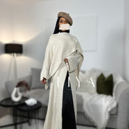 Robe longue en maille avec cape - Beige